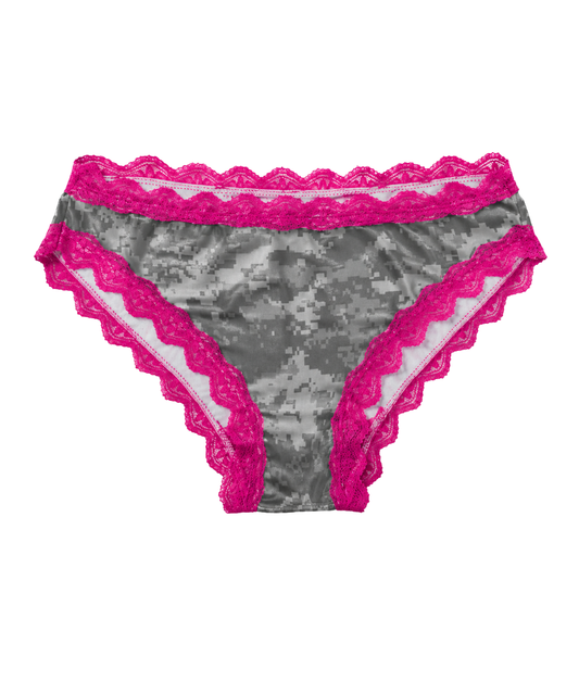 Camo Pixel Pantie Fuchsia Front
al de la model le pones
Model Wearing a Camo Pixel Set Green and Fuchsia lace